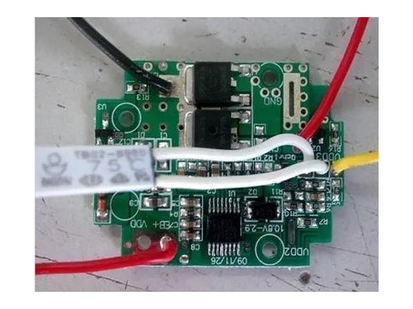 In switching power supply circuit, high-power MOS transistor has more advantages than high-power crystal triode